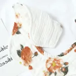 Babete de bebê de musselina 100% algodão padrão floral em forma de pétala 360° rotação bandana babador babador  image 3