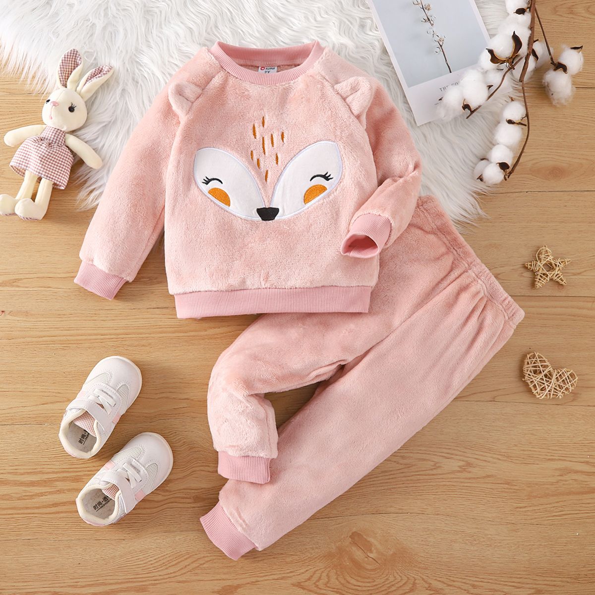 

2pcs Toddler Girl Playful Fox Embroidered Fleece Fluffy Sweatshirt and Pants Set