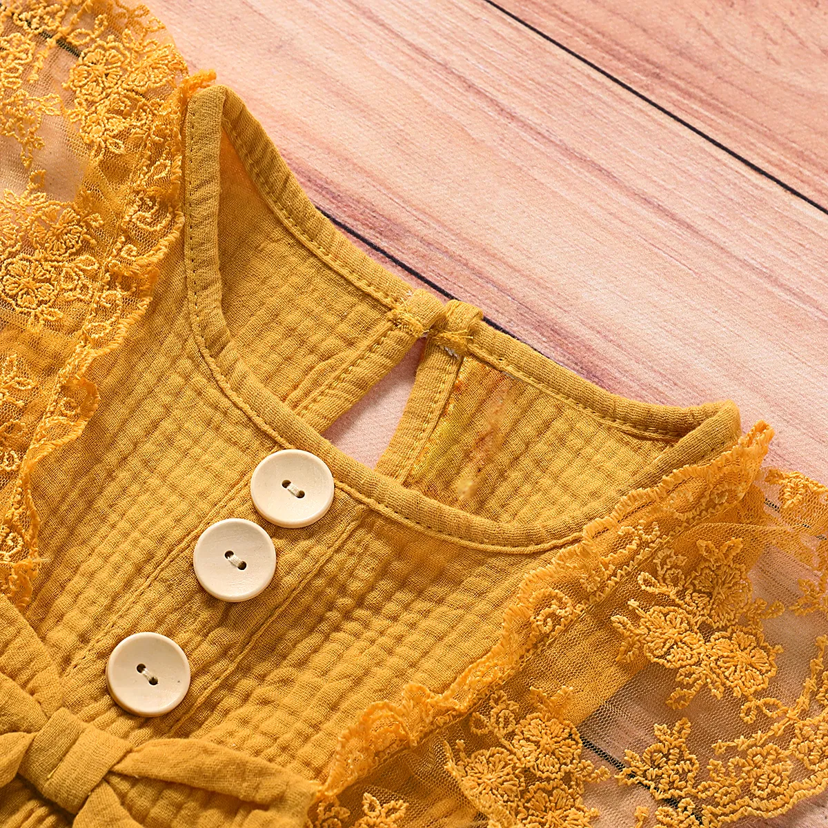 Baby Girl 95% Cotton Crepe Sleeveless Lace Bowknot Button Dress Yellow big image 1