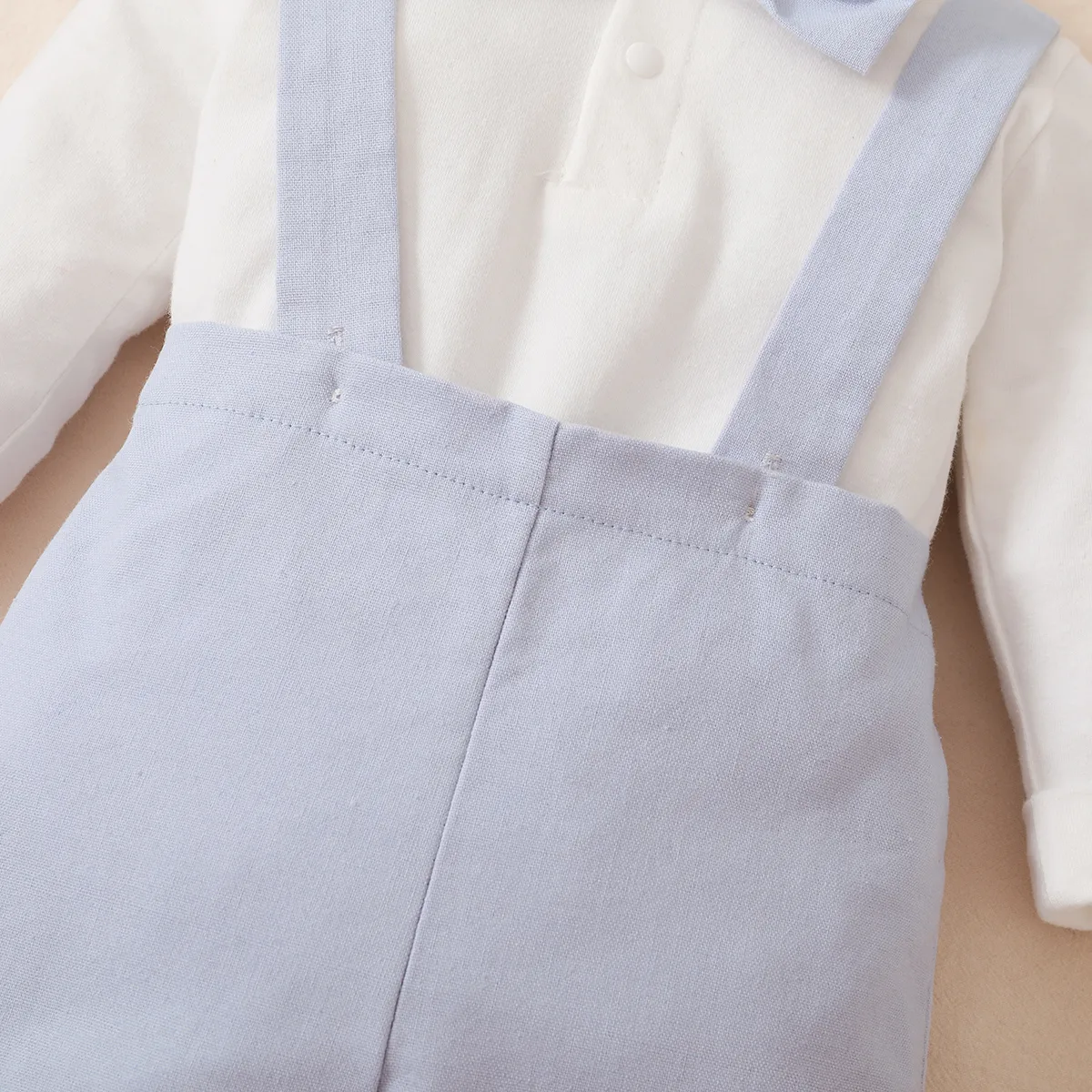 2pcs Baby Boy 95% Cotton Long-sleeve Gentleman Bow Tie Romper and Overalls Set Light Blue big image 1