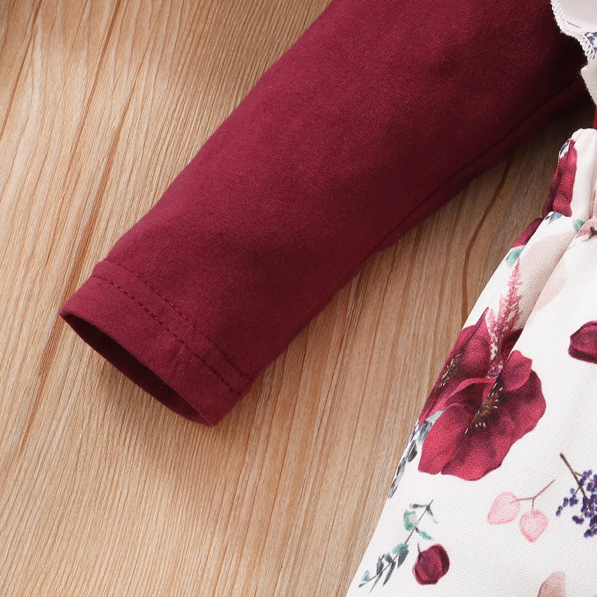 3pcs Baby Girl 95% Cotton Long-sleeve Romper and Floral Print Ruffle Overalls with Headband Set  image 4