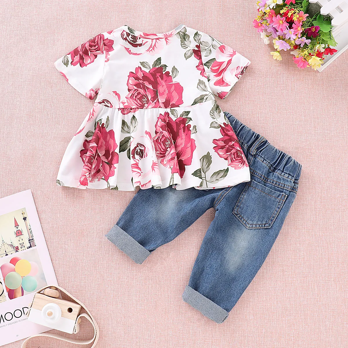 2pcs Baby Girl 95% Cotton Denim Ripped Jeans and Floral Print Short-sleeve Top Set (Loose-fit) Multi-color big image 1