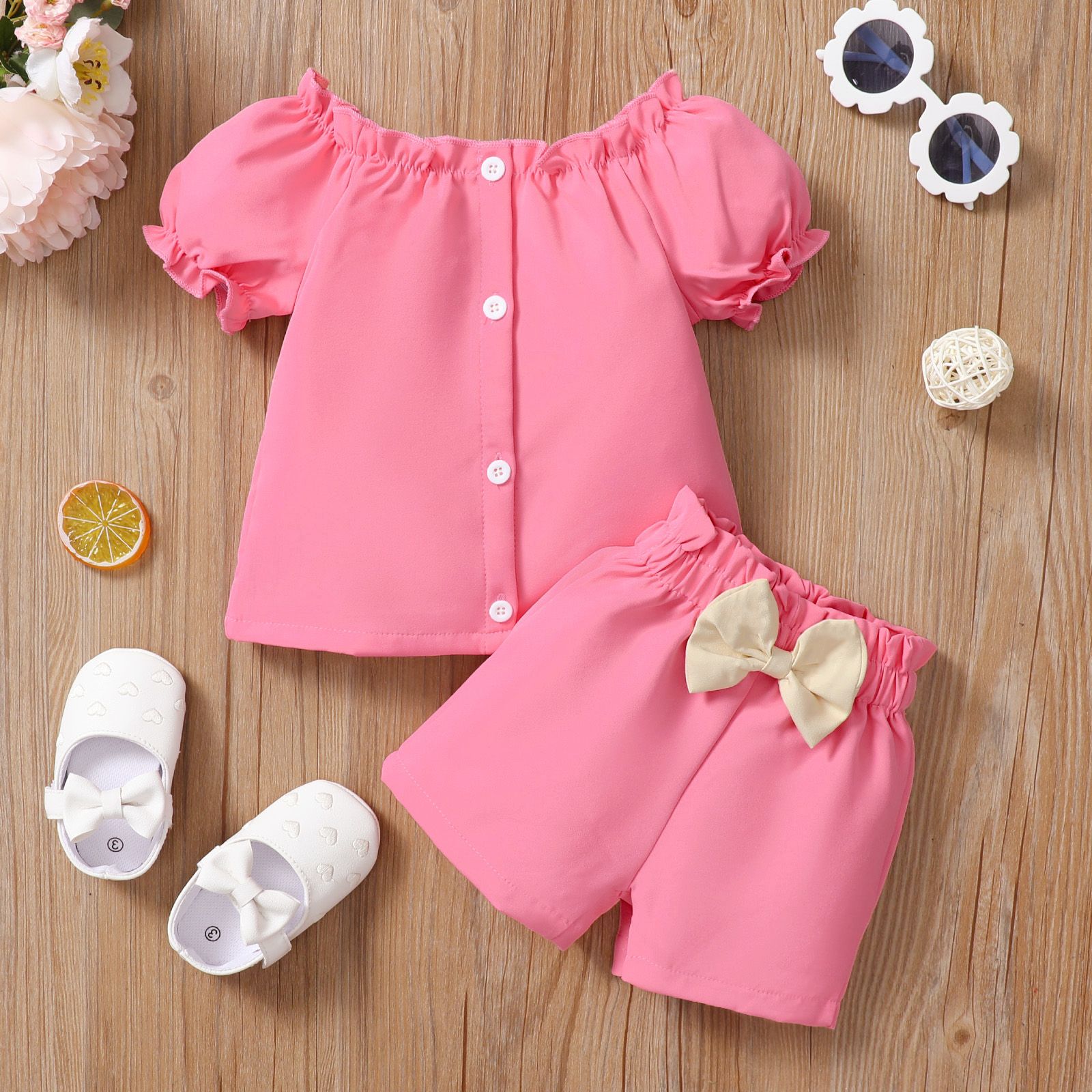 

2pcs Baby Girl Button Design Short Puff-sleeve Top and Bowknot Shorts Set