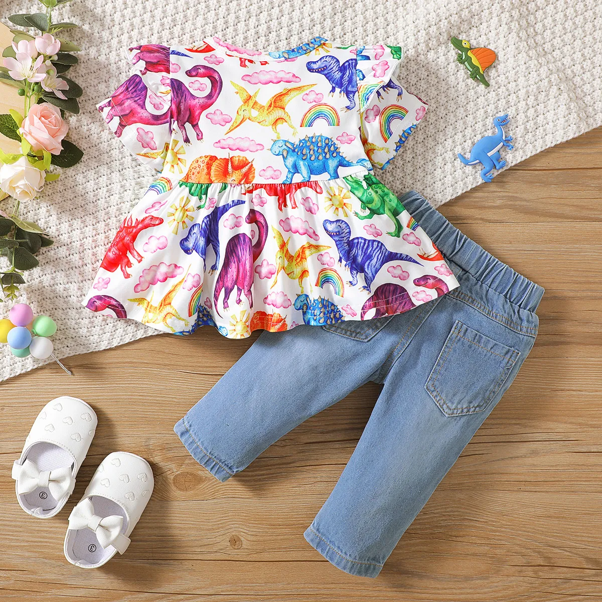 2pcs Baby Girl 95% Cotton Ripped Denim Jeans and Allover Dinosaur Print Ruffle Short-sleeve Top Set Multi-color big image 1