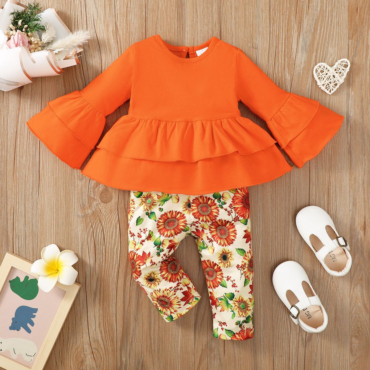 

2pcs Baby Girl 95% Cotton Flare-sleeve Layered Ruffle Hem Top and Allover Sunflower Floral Print Leggings Set