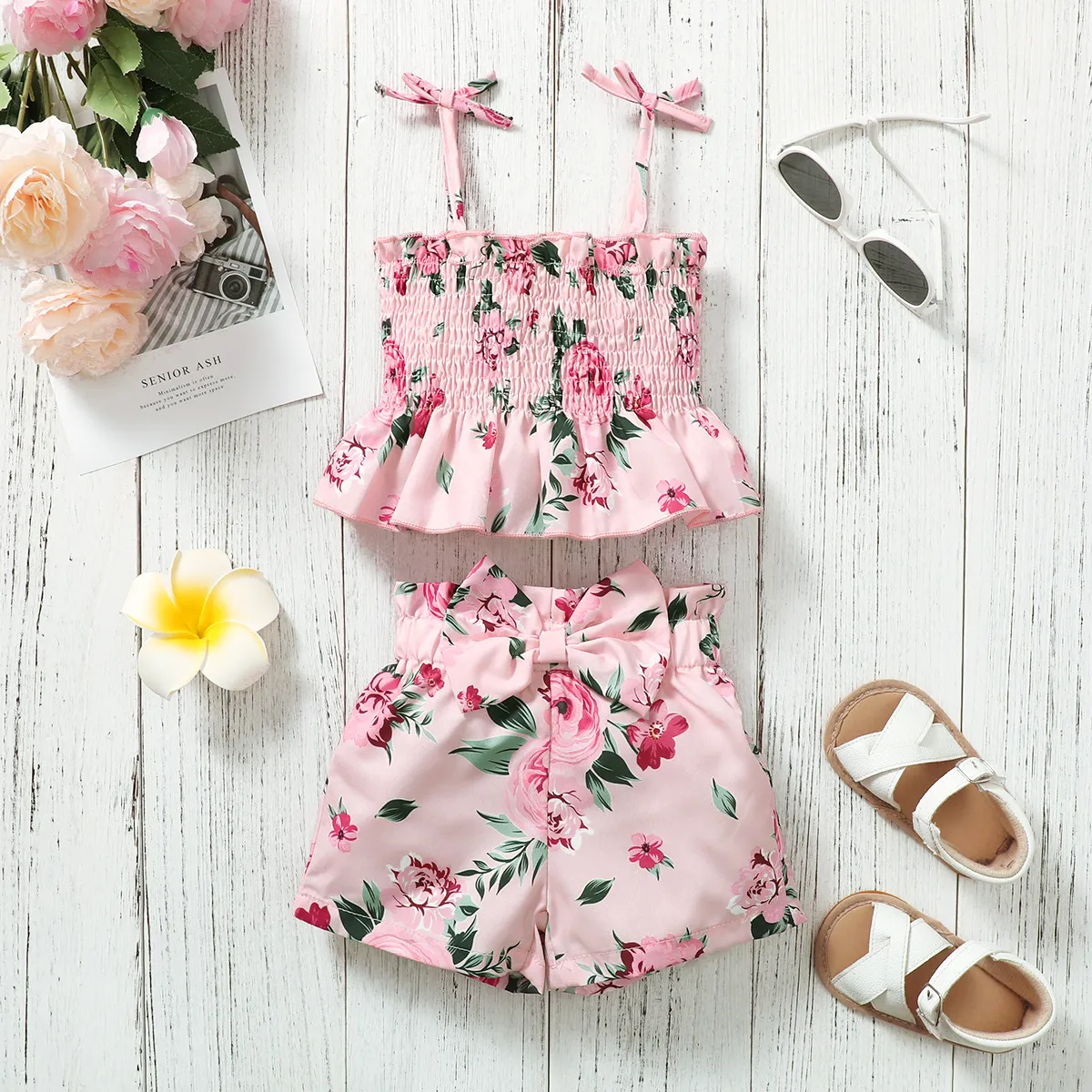 2pcs Baby Girl Allover Floral Print Shirred Cami Top and Bow Front Shorts Set  big image 1