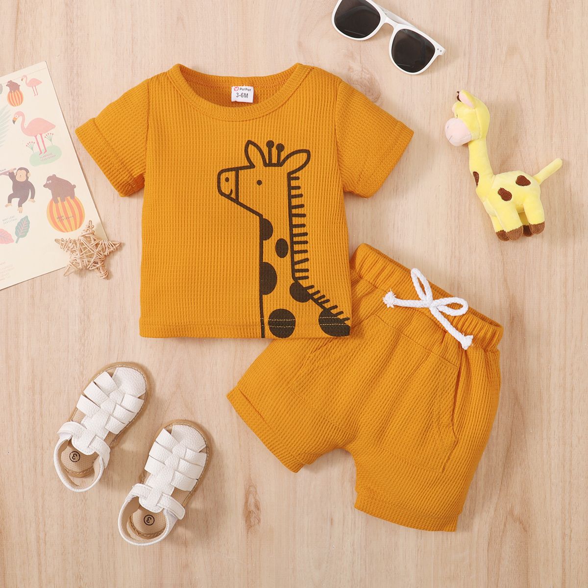 

2pcs Baby Girl/Boy Giraffe Print Waffle Short-sleeve Top and Shorts Set
