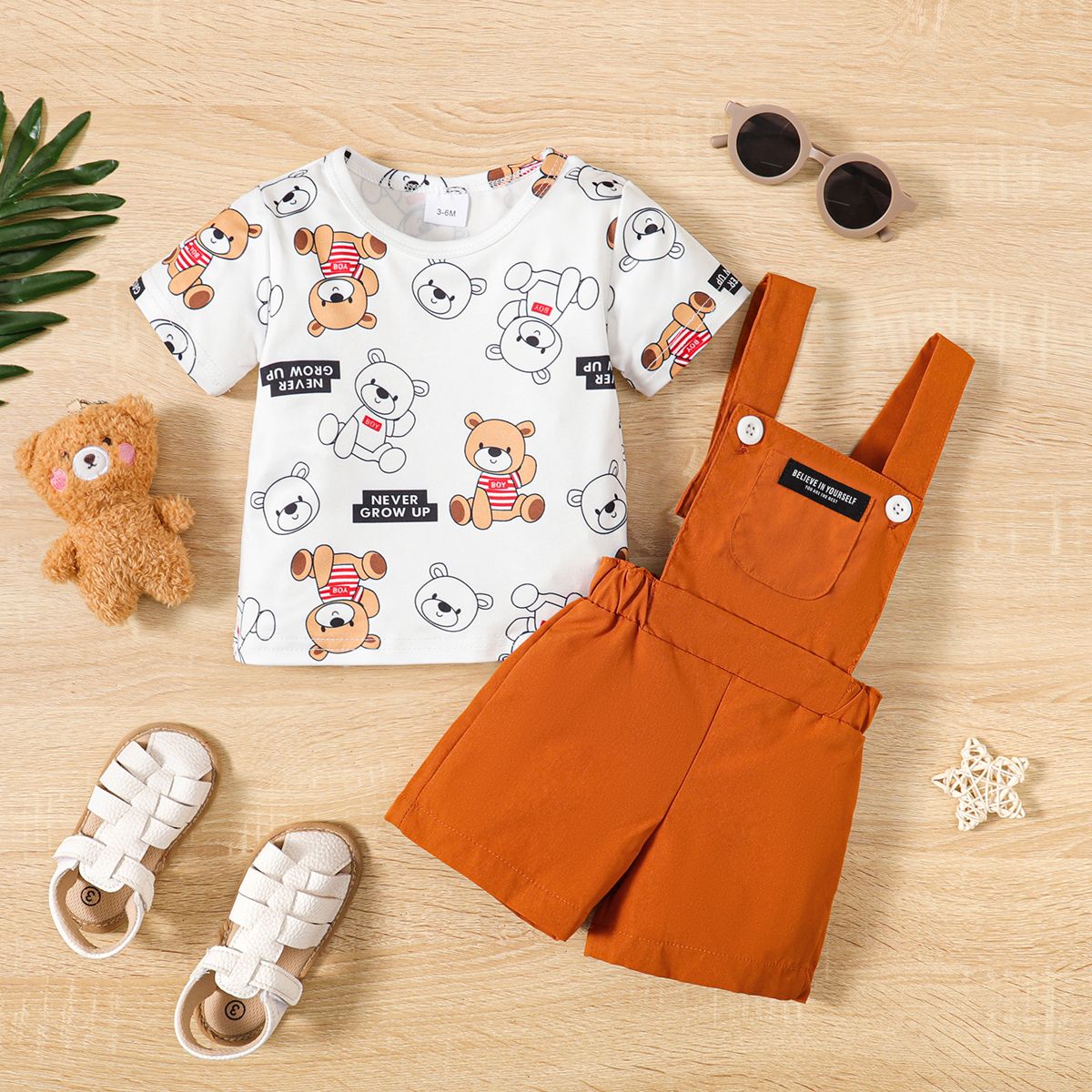 

2pcs Baby Boy Allover Bears Print Short-sleeve Tee and Front Pocket Solid Strappy Overalls Set