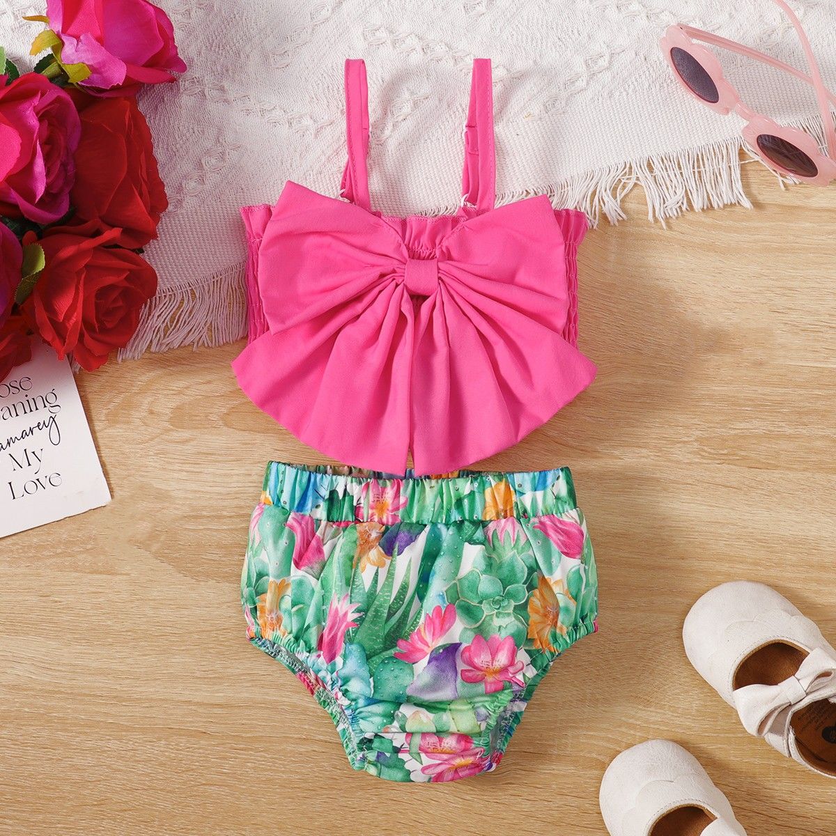 2pcs Baby Girl Bow Decor Slip Top and Allover Cactus Flower Print Shorts Set
