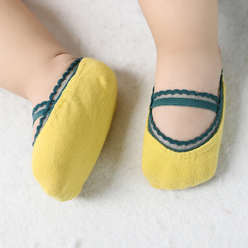 Bebé / niño pequeño con estilo Encaje sólido Trim Calcetines Amarillo big image 1
