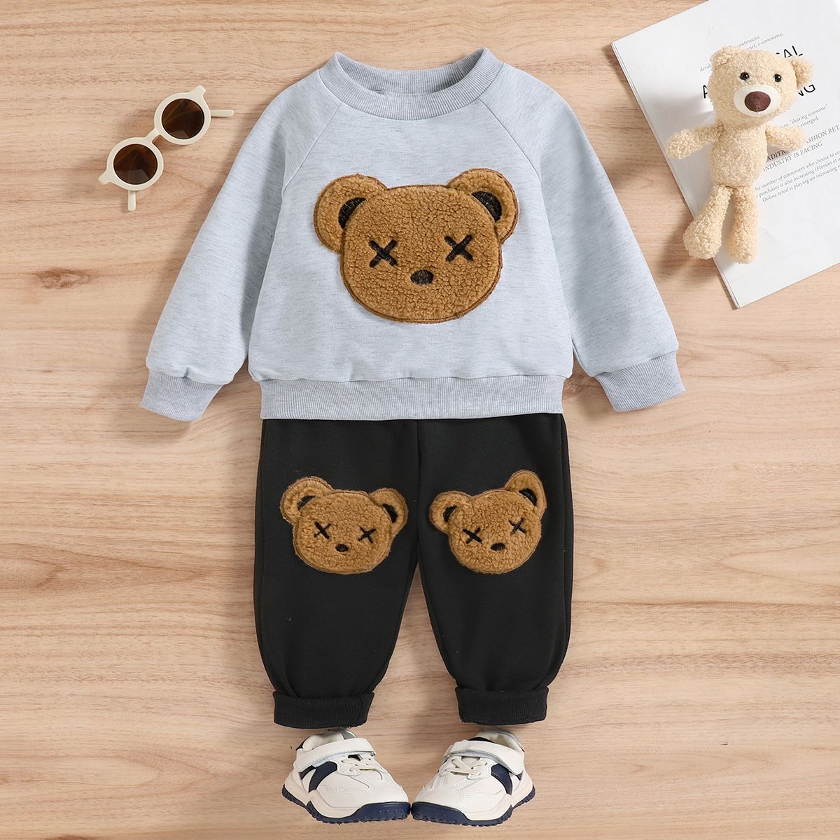 

2pcs Toddler Boy Bear Terry Patch Embroidered Raglan Sleeve Pullover Sweatshirt and Pants Set