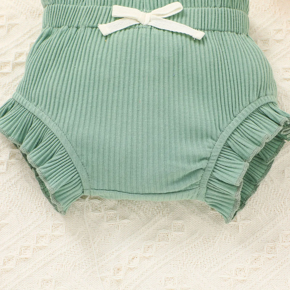 2pcs Baby Girl 95% Cotton Ribbed Flutter-sleeve Romper and Ruffle Shorts Set Green big image 1
