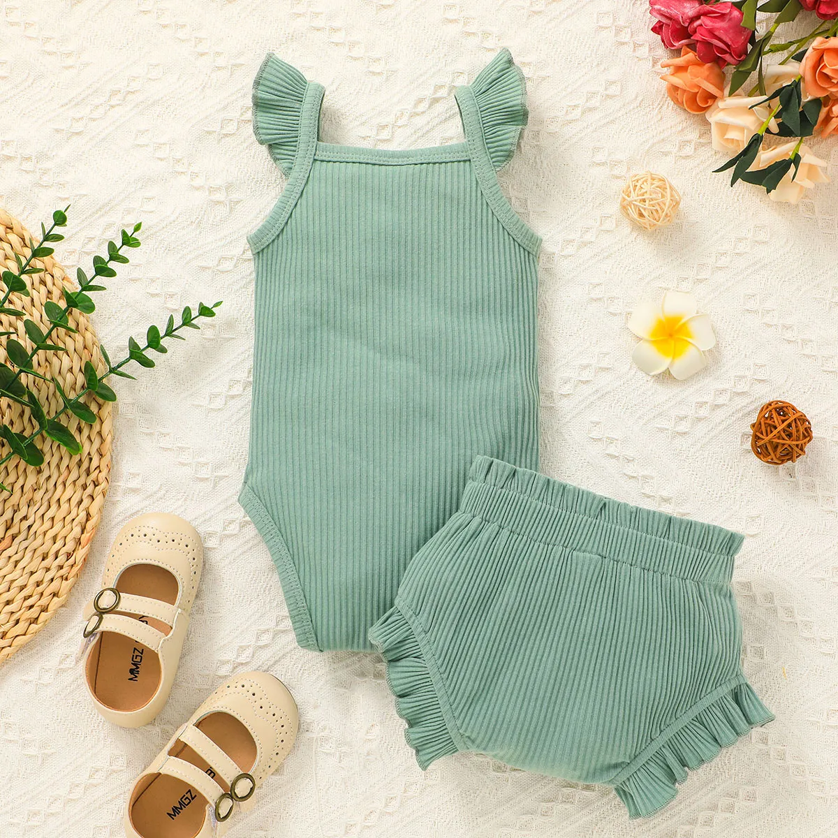 2pcs Baby Girl 95% Cotton Ribbed Flutter-sleeve Romper and Ruffle Shorts Set Green big image 1
