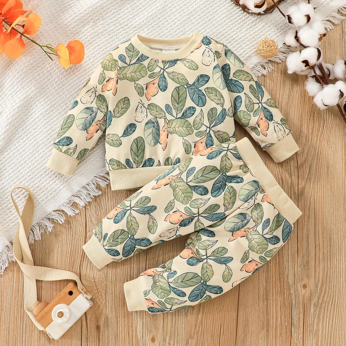 2pcs Baby Girl Allover Leaf Print Long-sleeve Sweatshirt and Sweatpants Set  big image 1