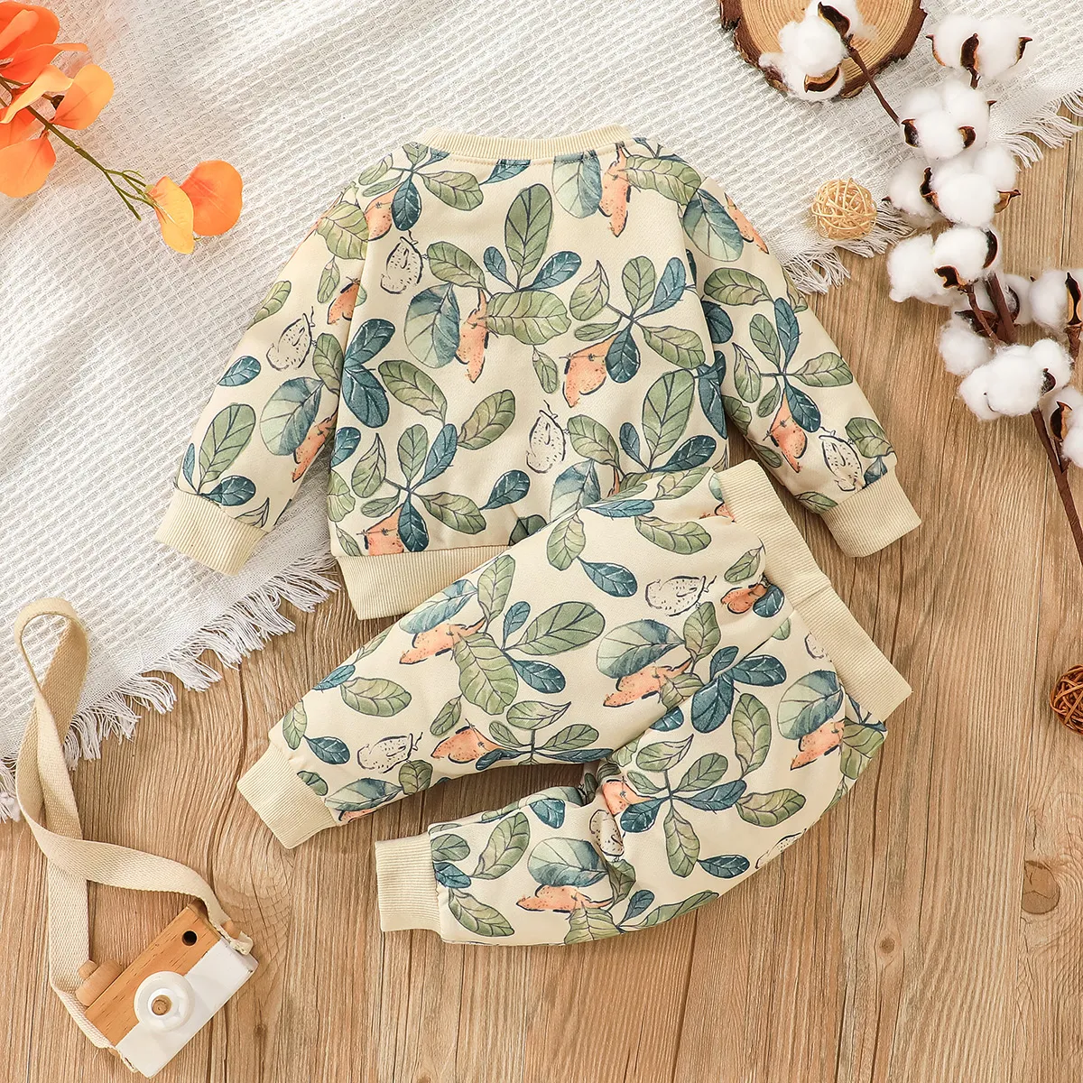 2pcs Baby Girl Allover Leaf Print Long-sleeve Sweatshirt and Sweatpants Set Beige big image 1