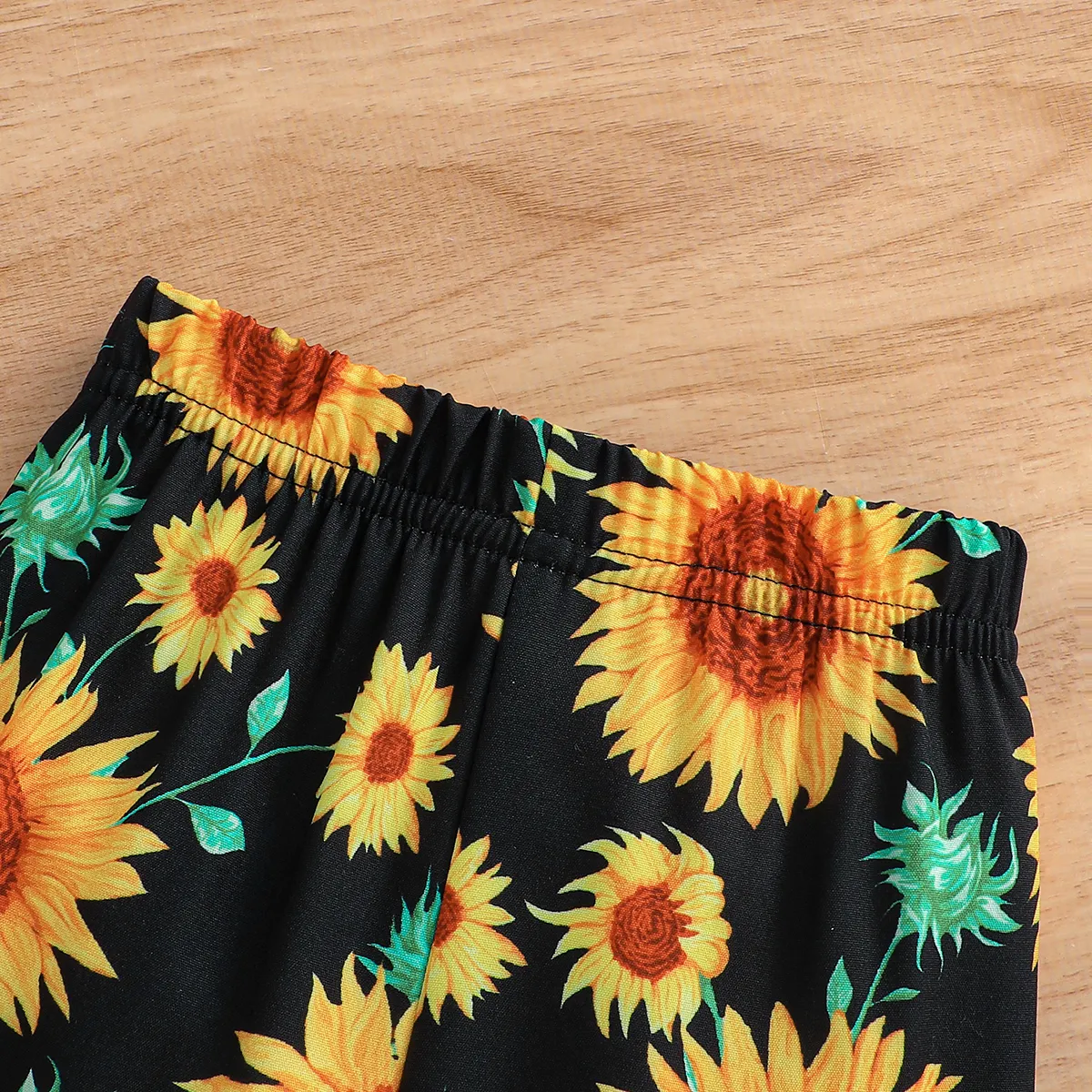 2pcs Baby Girl Sunflower Print Short-sleeve Tee and Flared Pants Set OffWhite image 5
