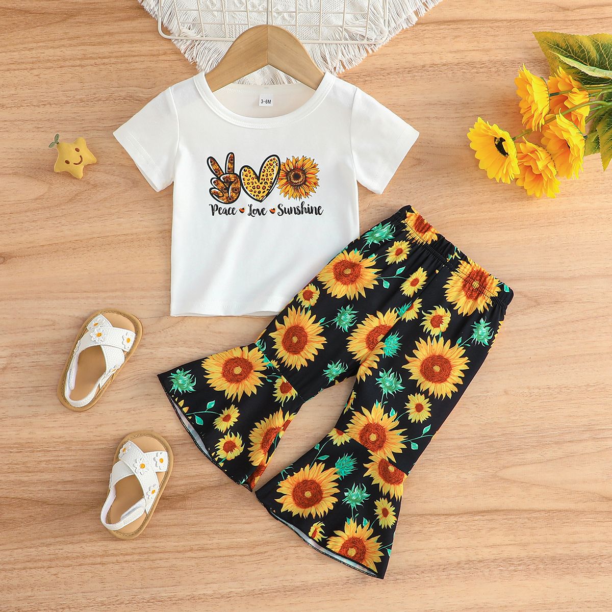 

2pcs Baby Girl Sunflower Print Short-sleeve Tee and Flared Pants Set