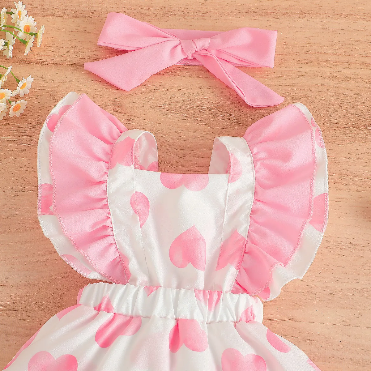 2pcs Baby Girl Allover Heart Print Flutter-sleeve Romper and Headband Set Pink image 3