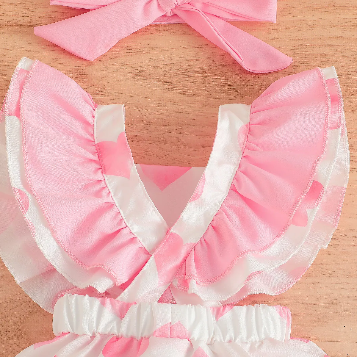 2pcs Baby Girl Allover Heart Print Flutter-sleeve Romper and Headband Set Pink image 5