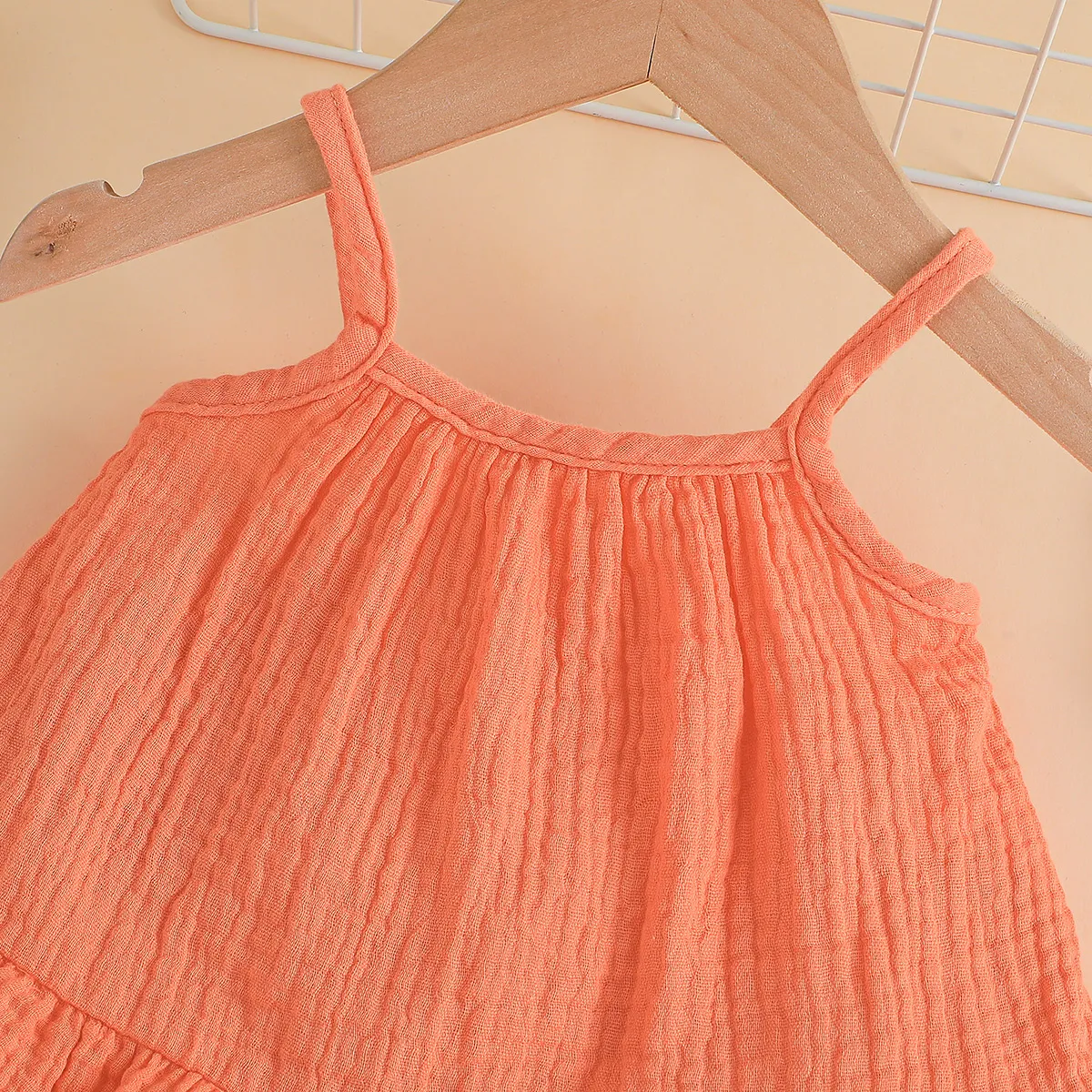 3pcs Baby Girl 100% Cotton Ruffle Solid Irregular Hemline Ribbed Slip Top and Shorts & Headband Set  image 3