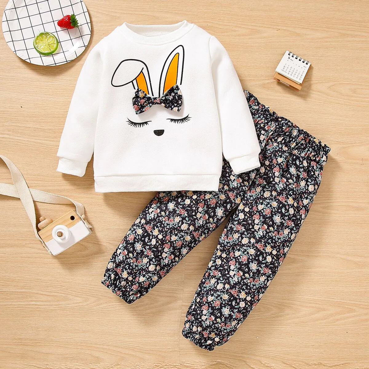 2-piece Toddler Girl Bowknot Design Rabbit Print Pullover Sweatshirt and Floral Print Paperbag Pants