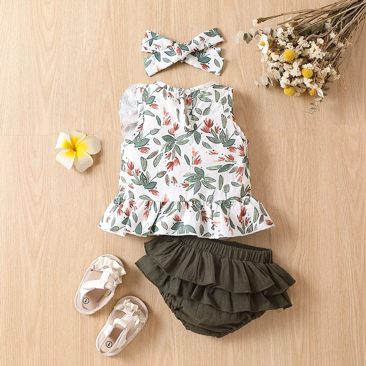 2pcs Baby Girl 100% Cotton Pleated Shorts & Plant Floral Print Ruffled Tank Top & Headband Set  Green image 2