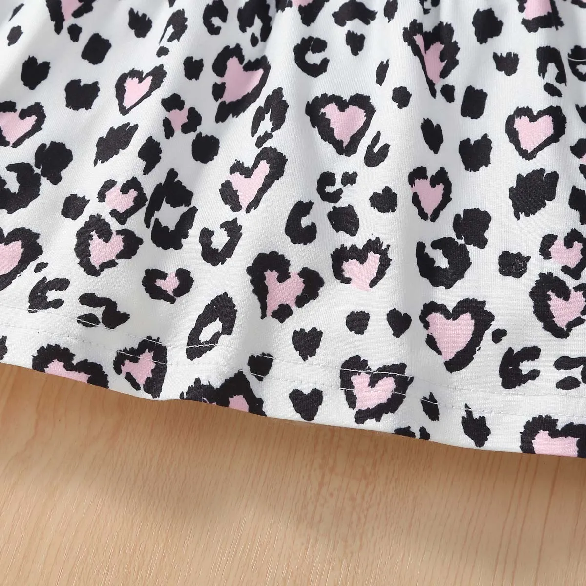 3pcs Baby Girl Leopard Pattern Ruffled Top & Shorts & Headband Set  Pink image 4