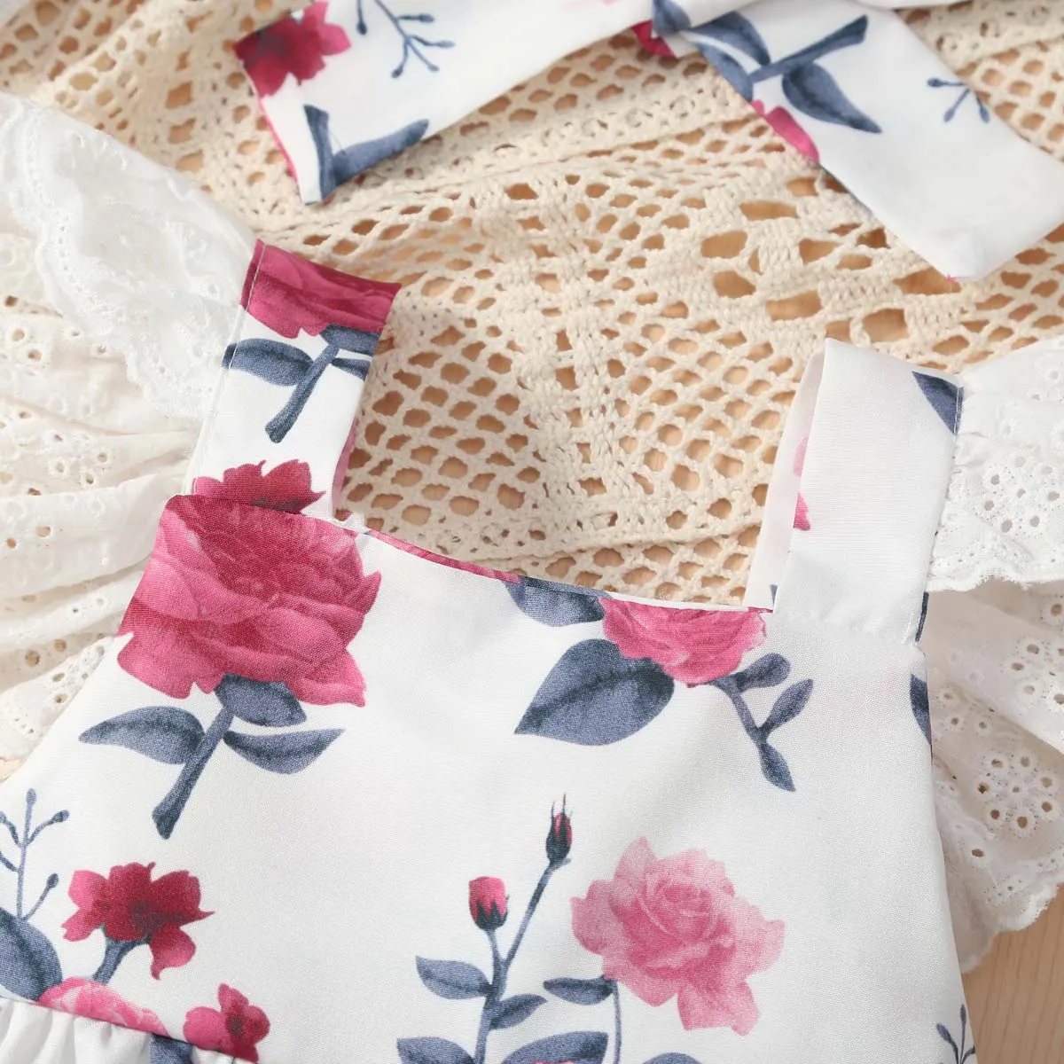 2pcs Baby Girl Allover Floral Print Schiffy Sleeves Bodysuit Dress and Headband Set  White image 4