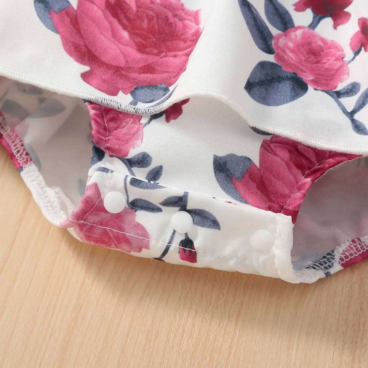 2pcs Baby Girl Allover Floral Print Schiffy Sleeves Bodysuit Dress and Headband Set  White image 5