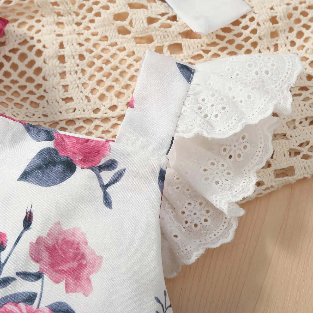 2pcs Baby Girl Allover Floral Print Schiffy Sleeves Bodysuit Dress and Headband Set  White image 6