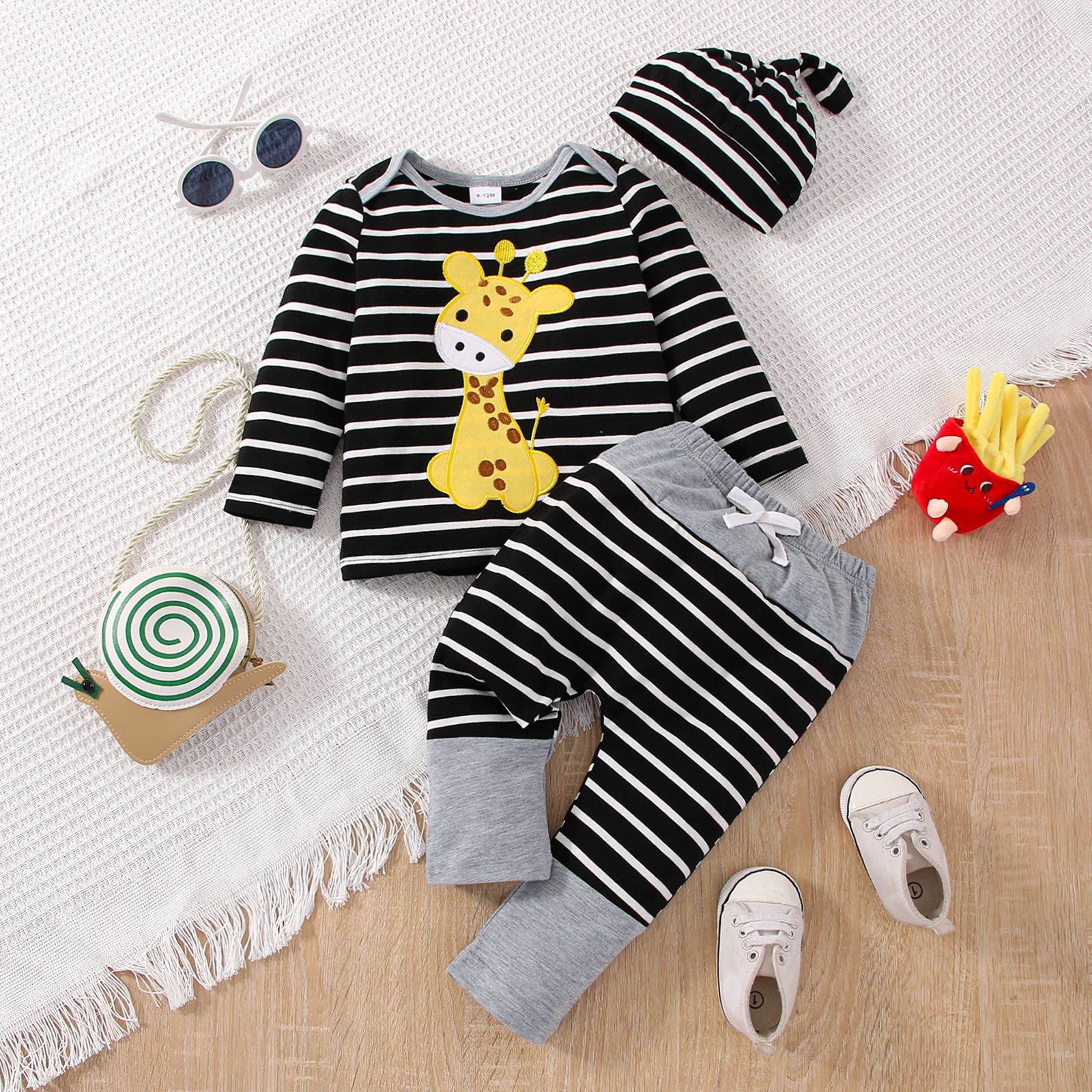 

3pcs Baby Boy/Girl 95% Cotton Giraffe Embroidered Striped Long-sleeve T-shirt and Pants with Hat Set