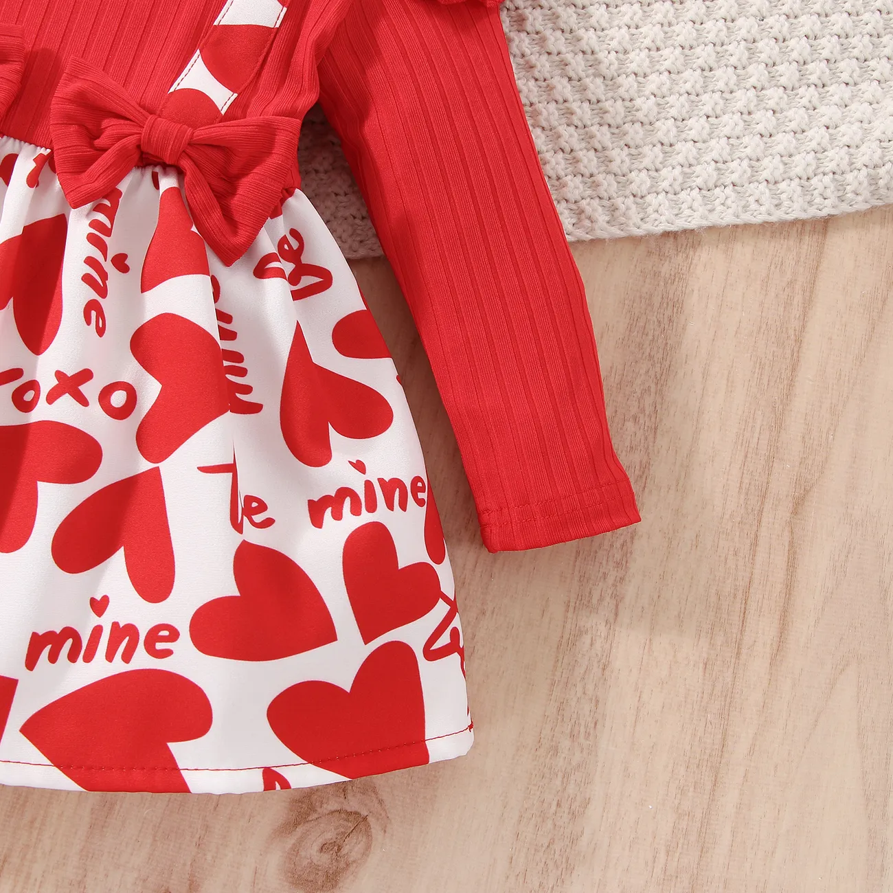 2pcs Baby Girl Red Ribbed Ruffle Long-sleeve Spliced Heart & Letter Print Dress with Headband Set Red big image 1
