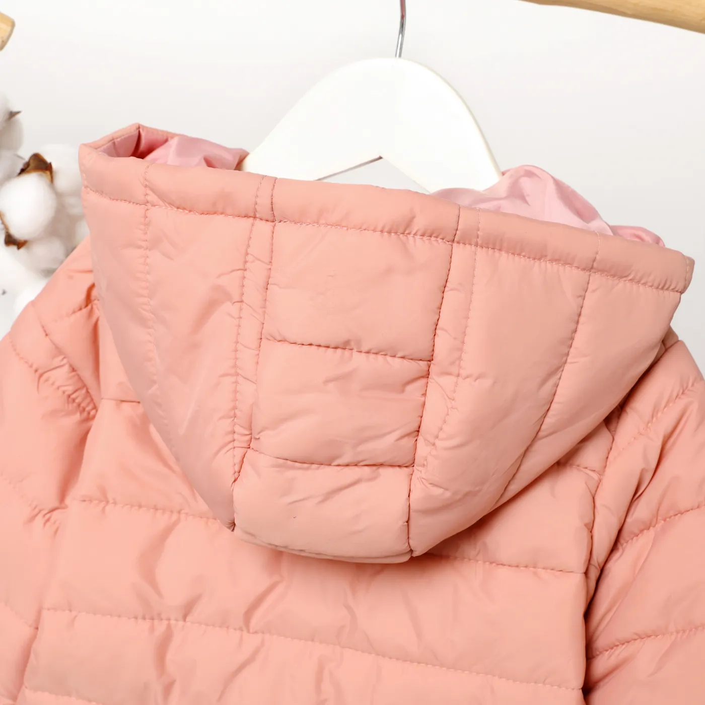 Casaco acolchoado básico com capuz de cor sólida para criança menino/menina  image 5