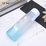 Taza espacial esmerilada de color degradado de alce de fantasía con cuerda Taza de agua portátil para exteriores Linda botella de agua de plástico con resistencia a caídas (el patrón de impresión es aleatorio) Azul