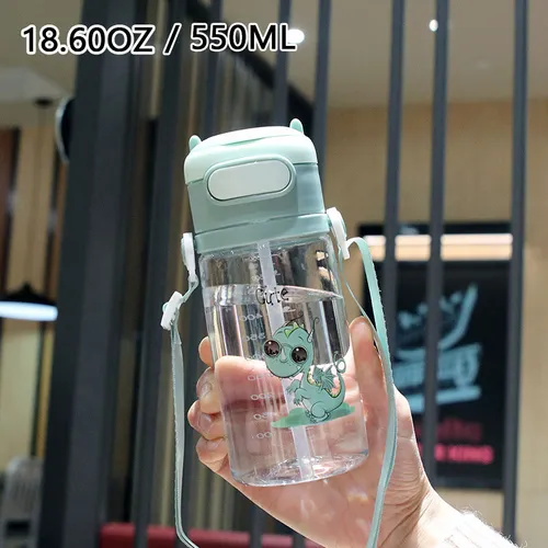 550ml / 18.6oz motif de dessin animé mignon enfants paille bouteille d'eau en plastique portable silicone pailles droites tasse avec échelle et poignée personnalisée