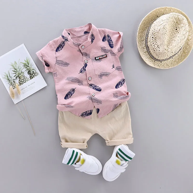 2pcs Baby Boy 95% Cotton Short-sleeve All Over Feather Print Button Up Shirt And Solid Shorts Set
