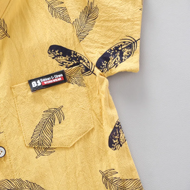 2pcs Baby Boy 95% Cotton Short-sleeve All Over Feather Print Button Up Shirt and Solid Shorts Set  image 3