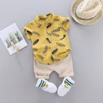 2pcs Baby Boy 95% Cotton Short-sleeve All Over Feather Print Button Up Shirt and Solid Shorts Set Yellow