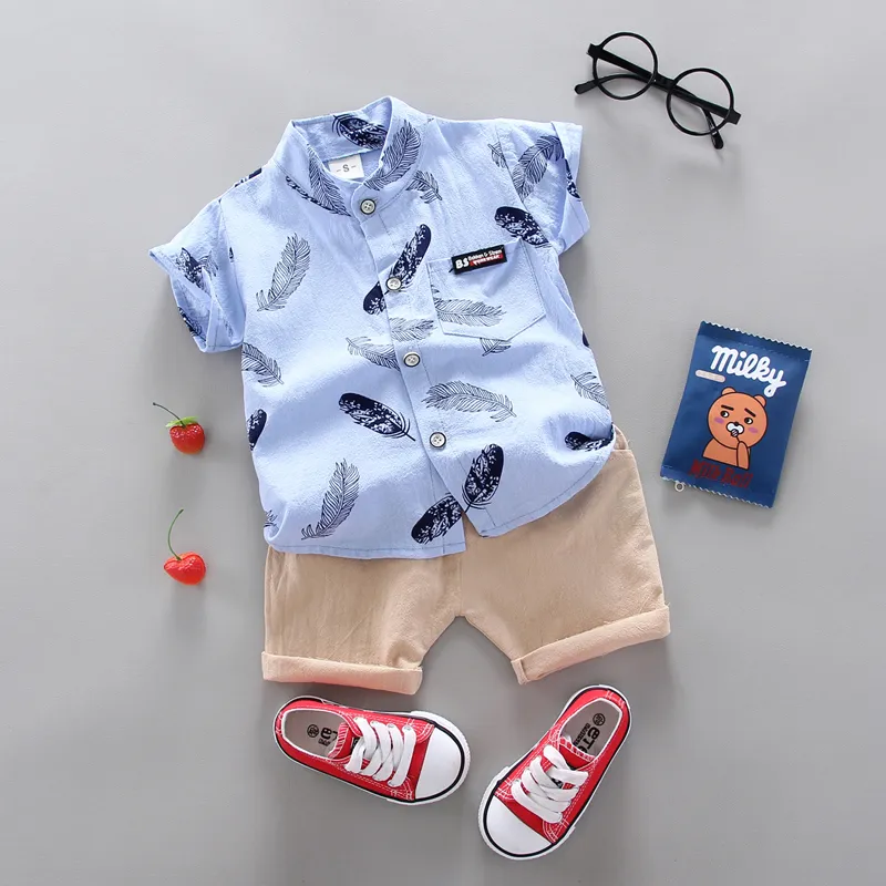 2pcs Baby Boy 95% Cotton Short-sleeve All Over Feather Print Button Up Shirt and Solid Shorts Set Blue