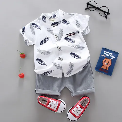 2pcs Baby Boy 95% Cotton Short-sleeve All Over Feather Print Button Up Shirt and Solid Shorts Set