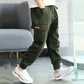 pantaloni cargo in cotone con design tascabile casual da bambino  image 1