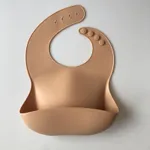 Babadores de bebê de silicone com bolso coletor de comida de grande capacidade à prova d'água ajustável portátil macio dobrável babador Cor de Caqui