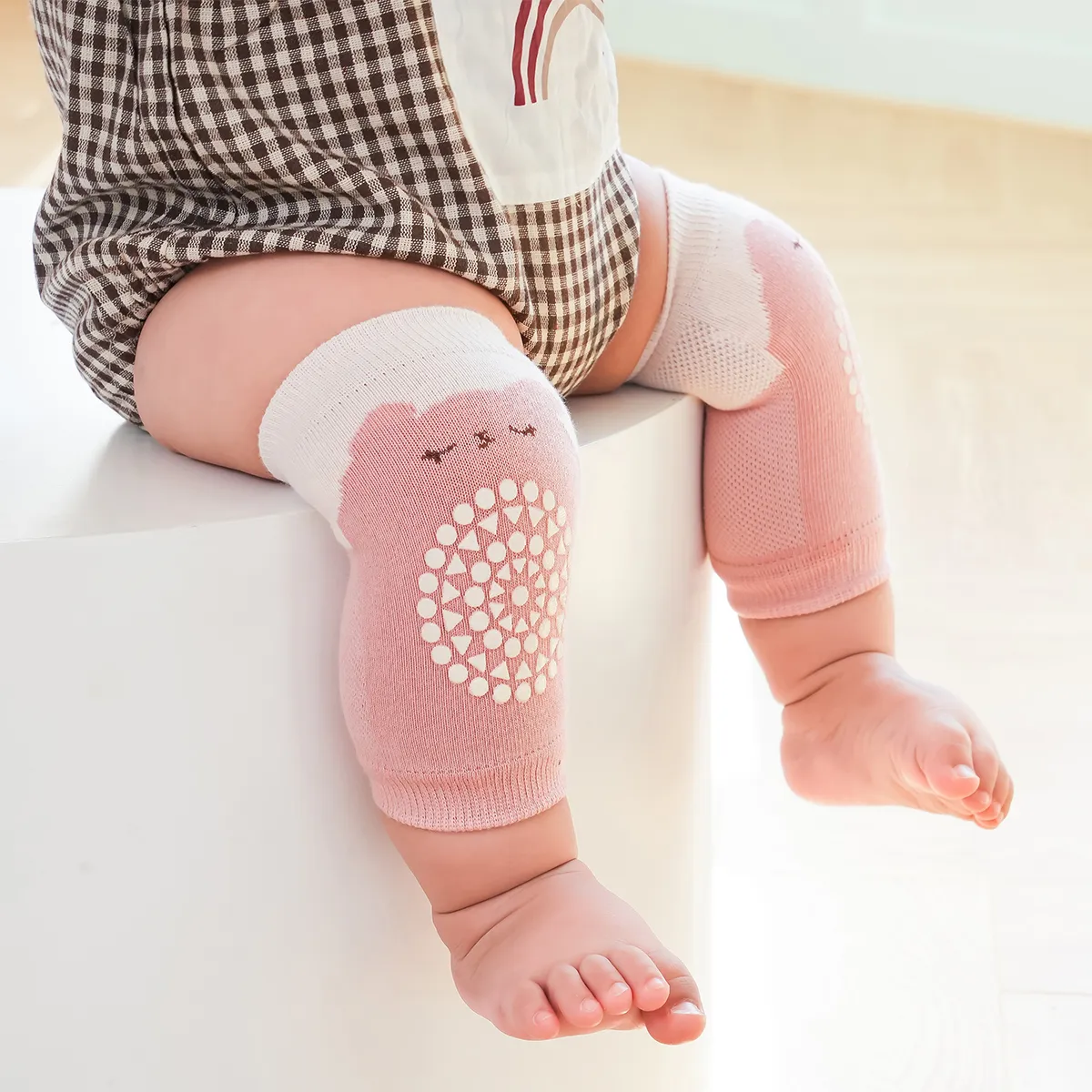 Baby Crawling Dispensing Animal Pattern Non-slip Eyelet Breathable Knee Pads Pink big image 1