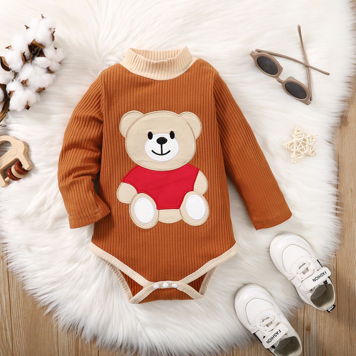 

Baby Boy/Girl 95% Cotton Ribbed Contrast Mock Neck Long-sleeve Bear Embroidered Romper