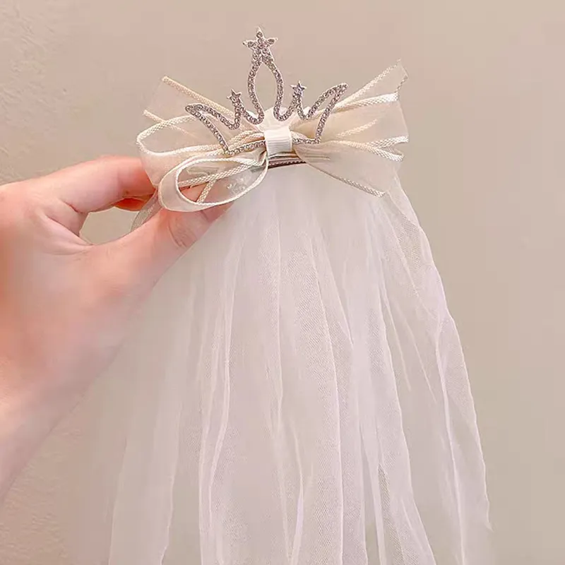 An exquisite crown veil for a sweet and elegant princess Beige