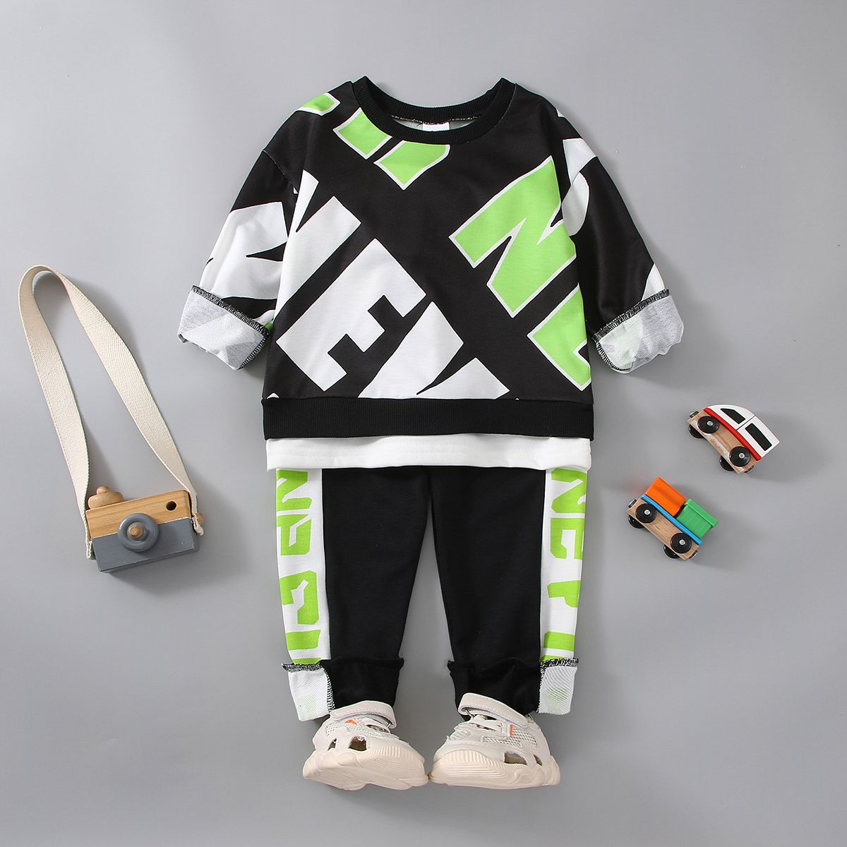 

2pcs Toddlre Boy Trendy Faux-two Letter Print Sweatshirt and Pants Set