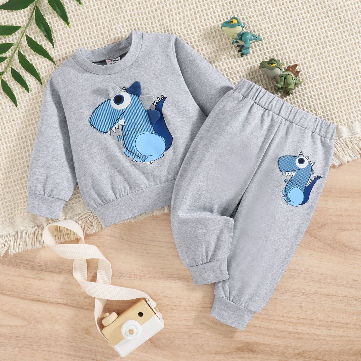 

2pcs Baby Boy 95% Cotton Long-sleeve Dinosaur Print Sweatshirt and Sweatpants Set