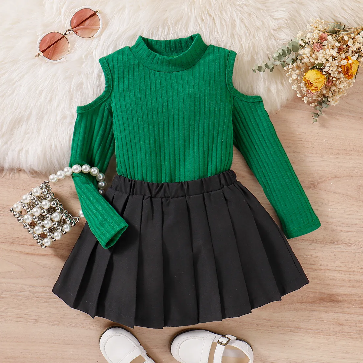 

2pcs Toddler Girl Trendy Mock Neck Cold Shoulder Tee and Pleated Skirt Set