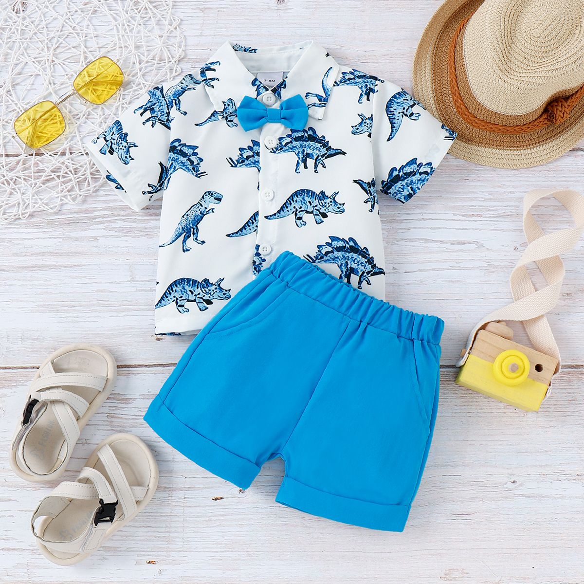 

2pcs Baby Boy Bow Tie Decor Allover Dinosaur Print Short-sleeve Shirt and Solid Shorts Set