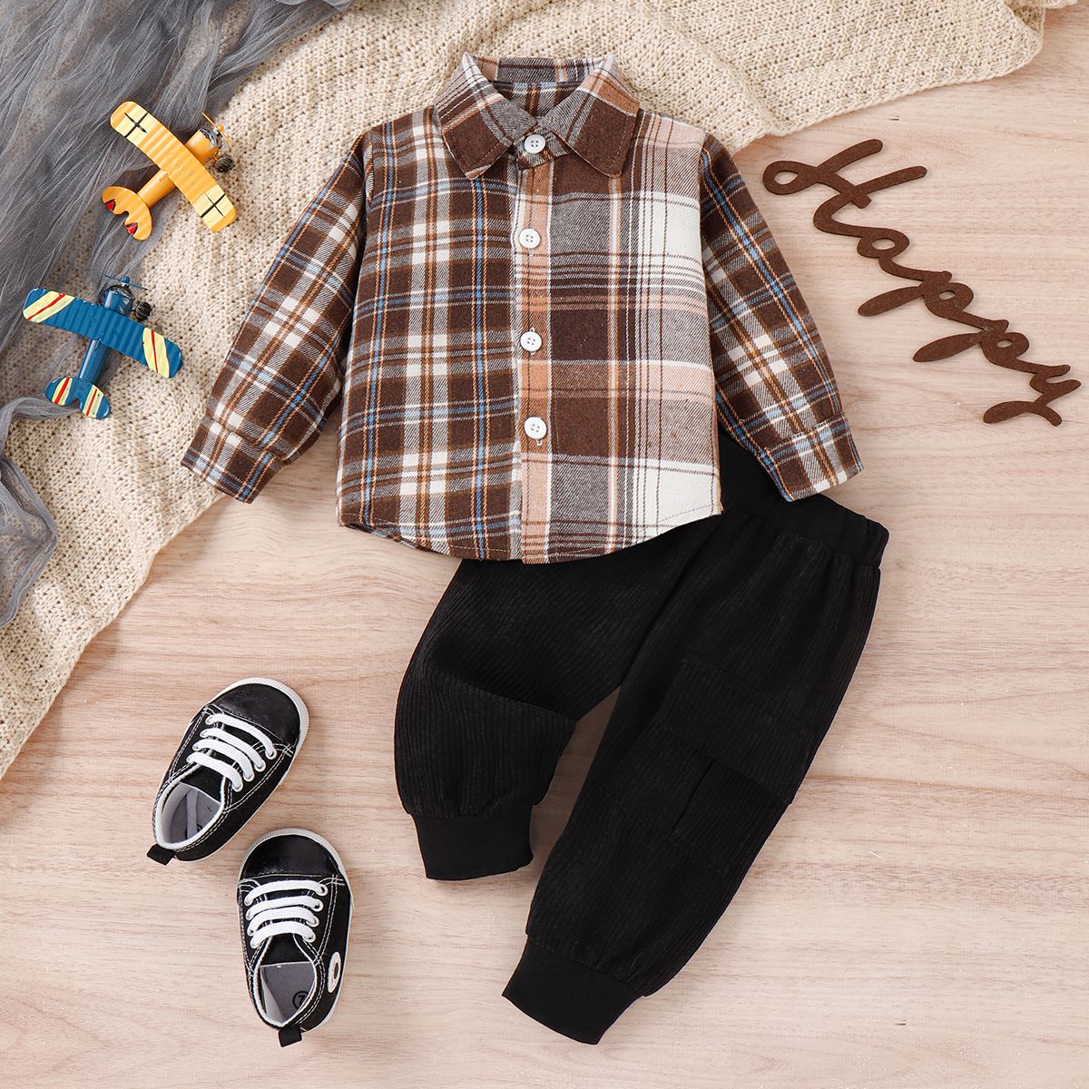

2pcs Baby Boy Long-sleeve Plaid Button Up Shirt and Solid Sweatpants Set